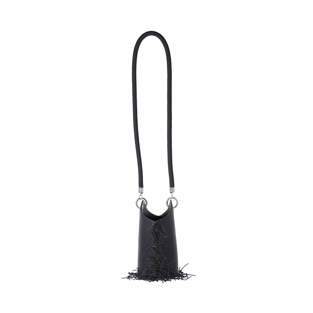 PÚA BUCKET BAG // Black bison