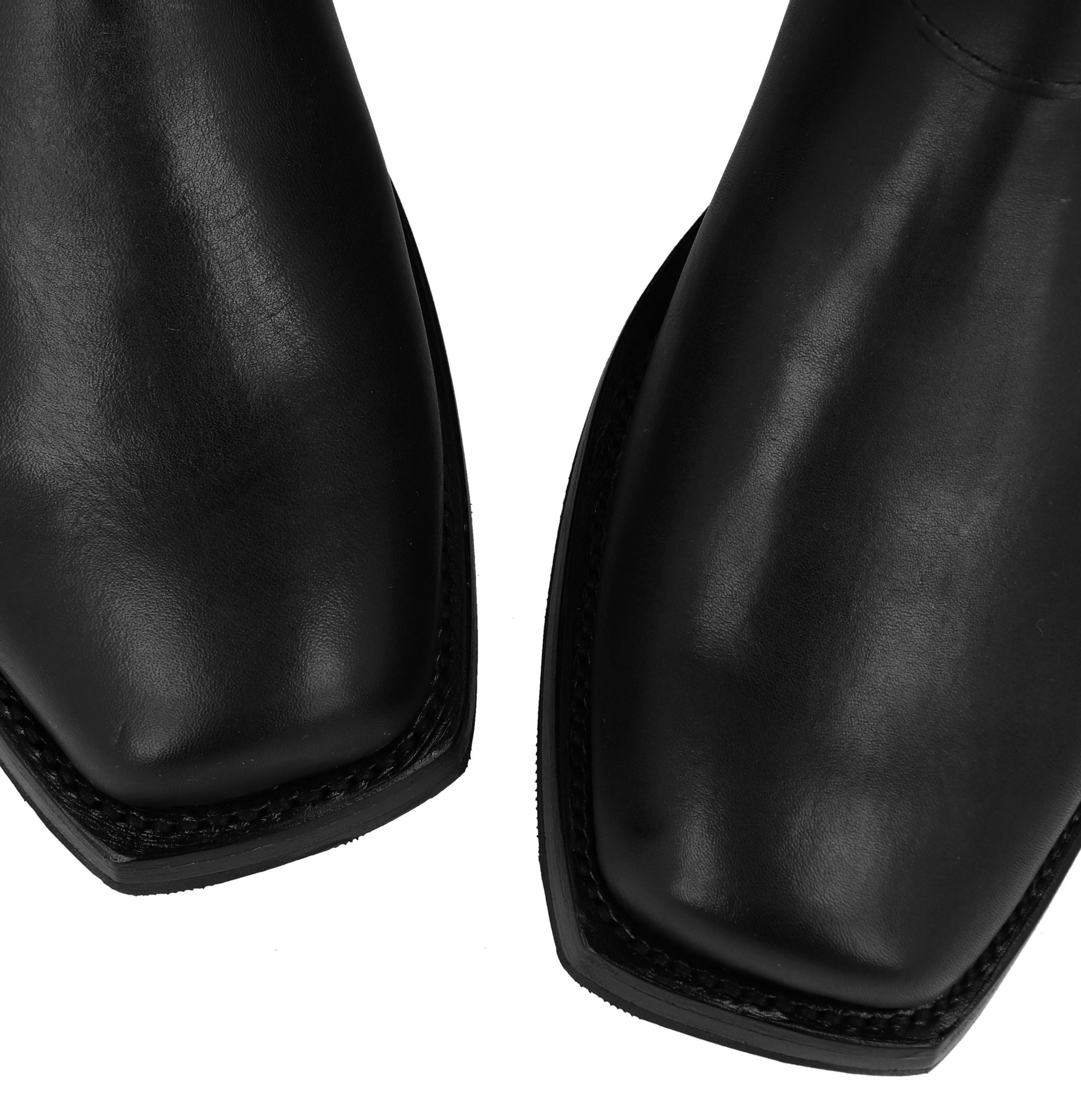 BOTAS SQUARE TOE // Black