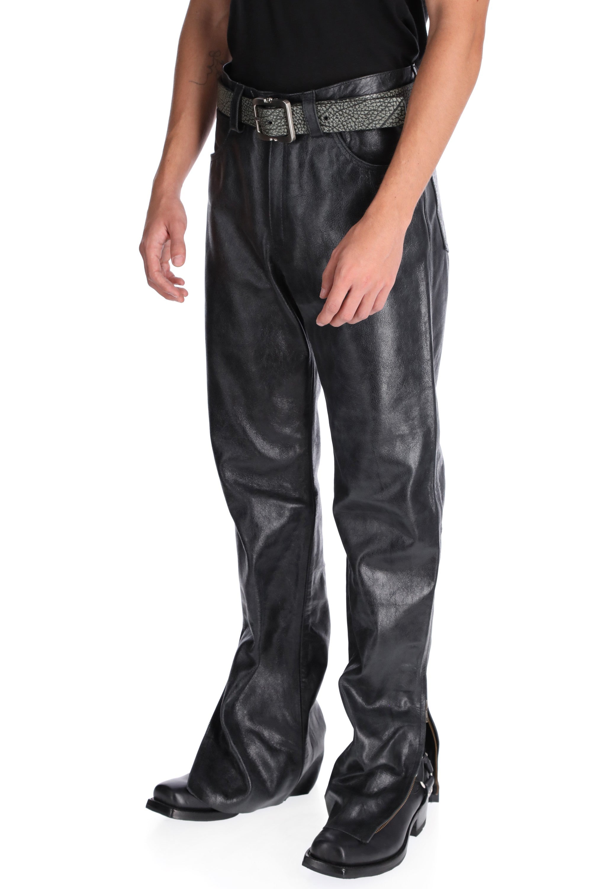 PANTALON DE PIEL // textura negro