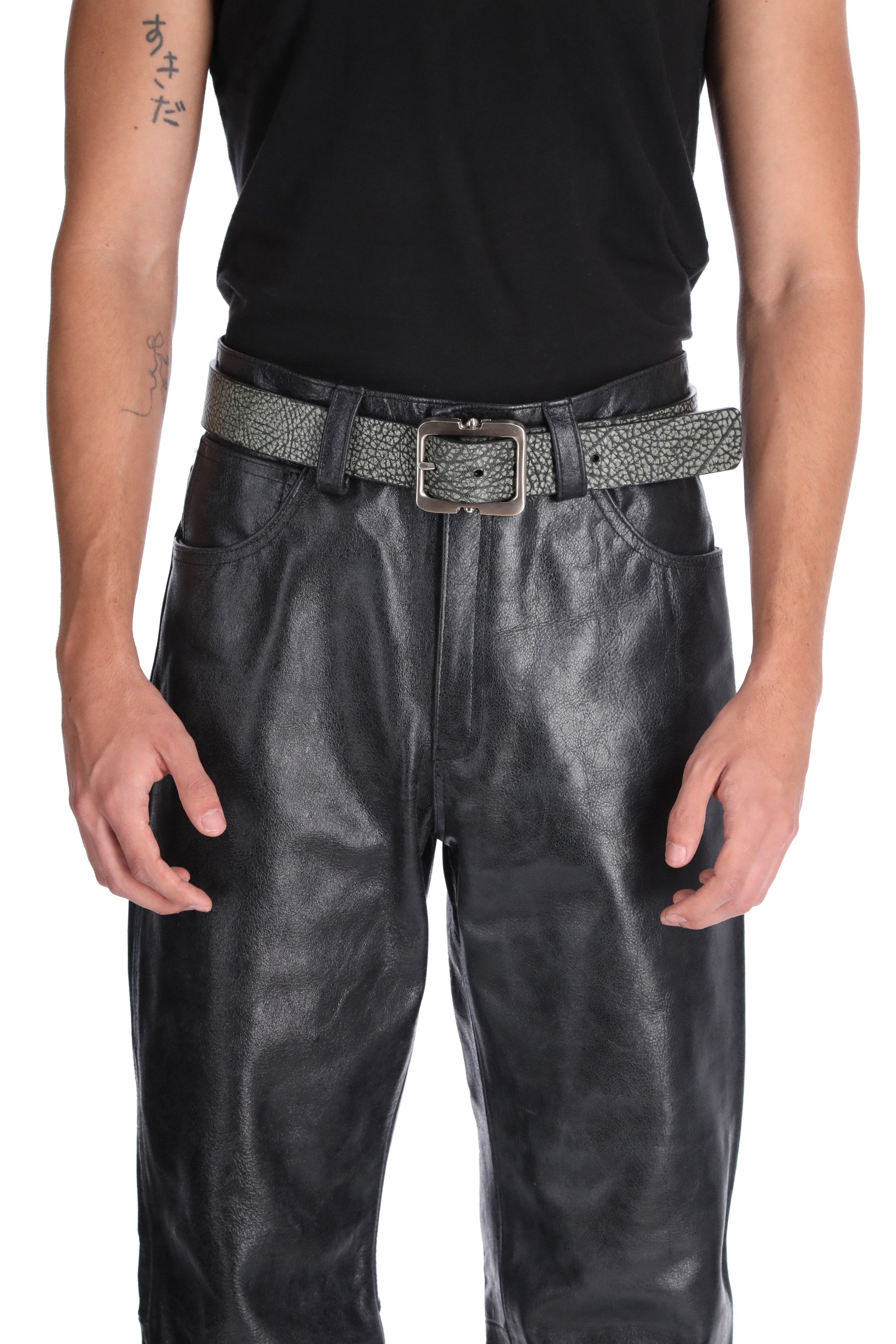 PANTALON DE PIEL // textura negro