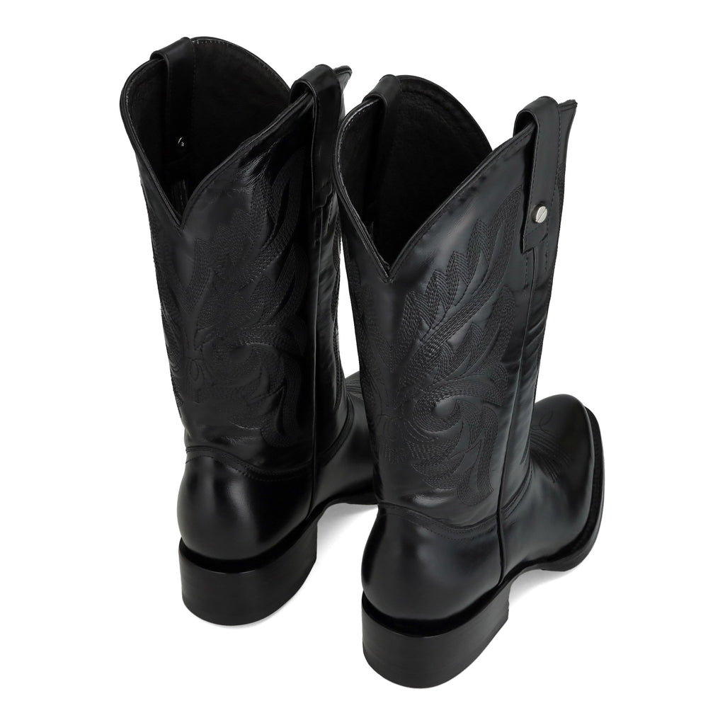 COWBOY BOOTS // oval